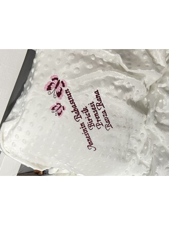 Kelebek Motifli Yazılı Battaniye