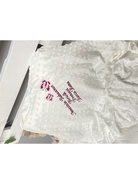 Kelebek Motifli Yazılı Battaniye